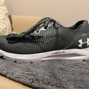 Under Armour HOVR Sonic 4 - Size 9.5 men’s gray/white